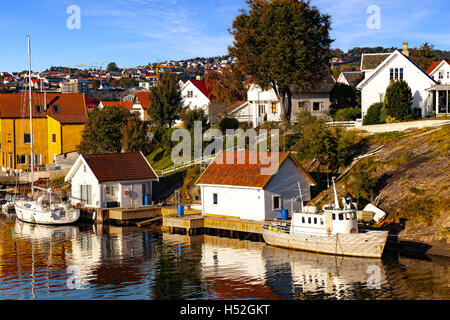 Petit port de pêche de matin à Stavanger, Norvège. Banque D'Images