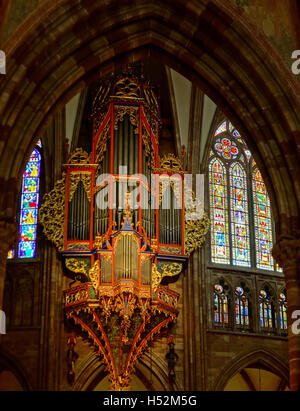 La cathédrale de Strasbourg, l'intérieur majestueux décor d'or, France Banque D'Images
