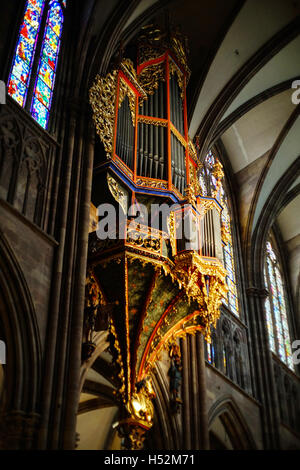 La cathédrale de Strasbourg, l'intérieur majestueux décor d'or, France Banque D'Images