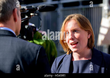 Tracey Crouch député (Con : Chatham et Aylesford) Sous-secrétaire d'État parlementaire pour le sport, patrimoine et tourisme, à la... Banque D'Images