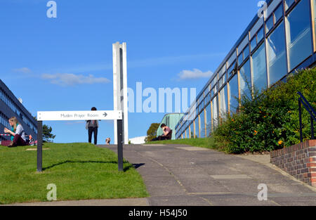 Un signe avec la direction de la salle de prière musulmane à l'Université de Southampton, Royaume-Uni. Campus Highfield Banque D'Images