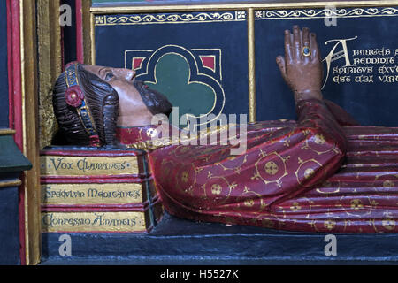 Tombe de John Gower, cathédrale de Southwark, Londres, Angleterre, Royaume-Uni - Détail de la tête avec des livres Banque D'Images