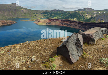 Dans le lac volcan Ksudach Caldera. Au sud du Parc Naturel du Kamtchatka. Banque D'Images