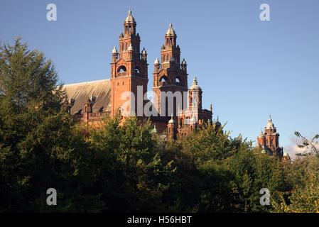 Musée de Kelvingrove Glasgow de l'extérieur de la rivière kelvin Banque D'Images