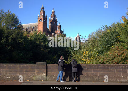 Musée de Kelvingrove Glasgow de l'extérieur de la rivière kelvin Banque D'Images