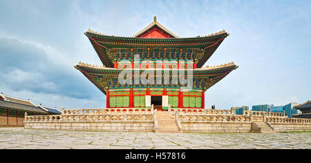 Geunjeongjeon, la principale salle du trône. Gyeongbokgung Palace. Séoul. La Corée du Sud. Panorama Banque D'Images