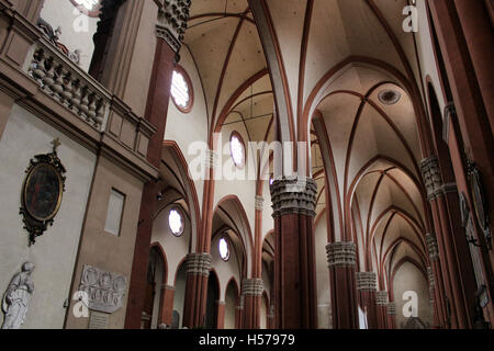 Bologne/ITALIE - 15 octobre 2016 : Intérieur de l'église de San Petronio Banque D'Images