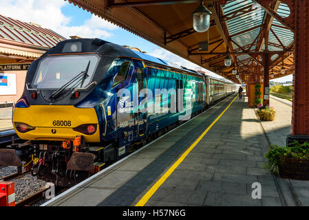 Locomotive diesel Avenger et Chiltern Railways train à Birmingham Moor Street Station Banque D'Images