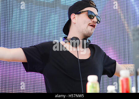 DJ Robin Schulz tournant à la Sirius XM Salon de Musique le 16 mars 2016 à l'hôtel South Beach au club de plage privé à Miami Beach, Floride. Banque D'Images