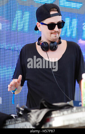 DJ Robin Schulz tournant à la Sirius XM Salon de Musique le 16 mars 2016 à l'hôtel South Beach au club de plage privé à Miami Beach, Floride. Banque D'Images