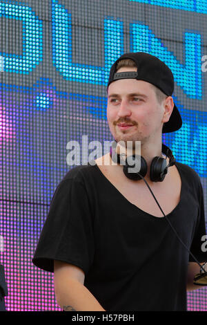 DJ Robin Schulz tournant à la Sirius XM Salon de Musique le 16 mars 2016 à l'hôtel South Beach au club de plage privé à Miami Beach, Floride. Banque D'Images