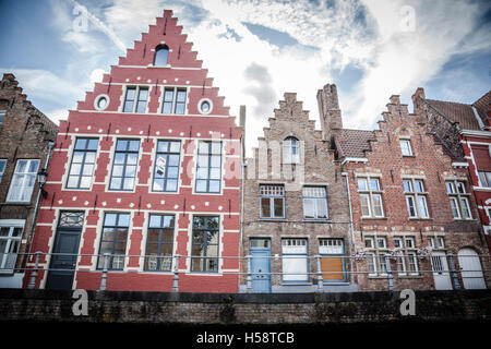 Rangée de maisons de style traditionnel dans Brugge, Belgique Banque D'Images