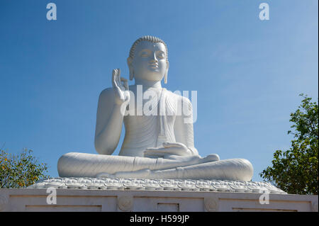 Le grand Bouddha assis à Mihintale, Anuradhapura, Sri Lanka Banque D'Images