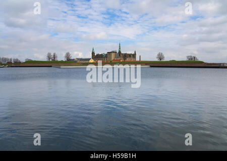 Vue sur la mer Baltique, l'île de Nouvelle-Zélande, et le Château de Kronborg (Hamlet) Château à Helsingør (Elseneur). Danemark Banque D'Images