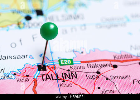 Tallinn coincé sur une carte de l'Estonie Banque D'Images