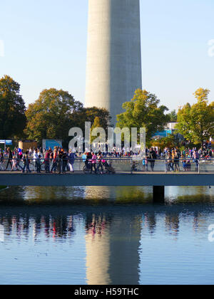 Munich Parc Olympia TV Tower jouissent en journée ensoleillée Allemagne Europe Banque D'Images