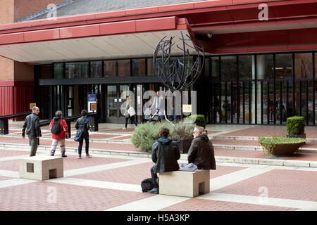 Le parvis de la British Library, Londres, UK Banque D'Images