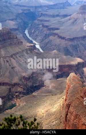 Colorado River qui traverse le Parc National du Grand Canyon Arizona USA Banque D'Images