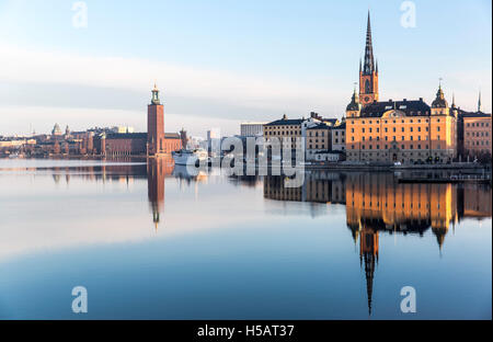 Beau reflet de l'Ancien hôtel de ville de Stockholm, Suède Banque D'Images