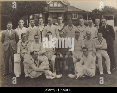La West Hartlepool A-Team remporte le championnat de division II de New York, Dakota du Sud en 1937. Cette réalisation représente un moment important dans l’histoire du sport régional et met en lumière les prouesses athlétiques de l’équipe durant cette période. Banque D'Images