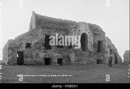 Le Hell Fire Club fait référence à un club social exclusif et secret en Irlande connu pour ses activités controversées. L'histoire du club est liée à la politique et à la société irlandaises au XVIIIe siècle, ce qui en fait un sujet d'intrigue et de mystère. Banque D'Images