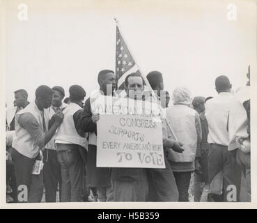Les membres du Congrès juif américain ont participé à la marche de Montgomery en 1965, tenant des pancartes plaidant pour les droits civils. Cette marche faisait partie de la marche de Selma à Montgomery, un événement important dans le mouvement américain des droits civiques. Banque D'Images