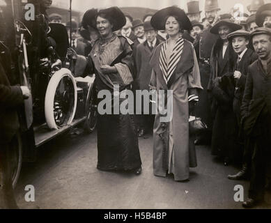 Emmeline Pethick Lawrence et Sylvain Pankhurst, c.1908-1912.