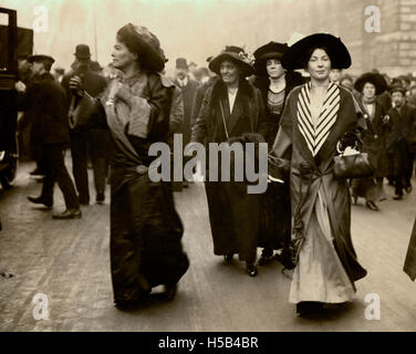 Emmeline Pethick Lawrence et Sylvain Pankhurst, c.1908-1912.