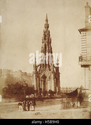 Le Scott Monument à Édimbourg est une structure gothique victorienne commémorant Sir Walter Scott, le célèbre écrivain écossais. Le monument se trouve dans Princes Street Gardens et a été achevé en 1844. Banque D'Images