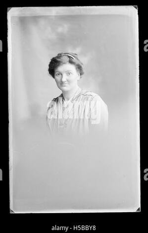 Ce titre fait référence à un document ou à une référence archivistique spécifique, suggérant un document ou un élément historique identifié par un code unique. Il peut s'agir de documents juridiques, architecturaux ou sociaux dans une archive. Banque D'Images