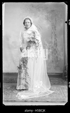 Référence à un élément d'archives, probablement un document ou une image identifié par le code D1422B76375 E 008A. Cela peut faire partie d'un enregistrement historique ou d'une collection d'éléments dans une archive. Banque D'Images