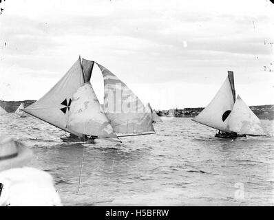 9 Deux courses de bateaux sur le port de Sydney Banque D'Images