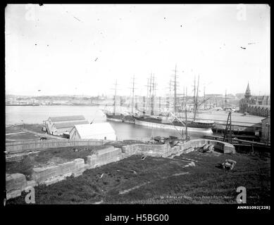 Cette photographie montre une vue de Circular Quay depuis Dawes point à Sydney, en Australie. Circular Quay est une plaque tournante des transports, connue pour ses monuments emblématiques tels que l'Opéra de Sydney et Harbour Bridge. Banque D'Images