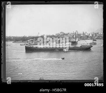 Le KITANO MARU, un navire, était présent lors de l'ouverture du Sydney Harbour Bridge. Le navire faisait partie de l'événement historique de Sydney, marquant une étape importante dans le développement de l'infrastructure de la ville. Banque D'Images