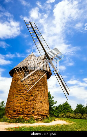 Moulin à vent historique près de l'aéroport, Toulouse, France Banque D'Images