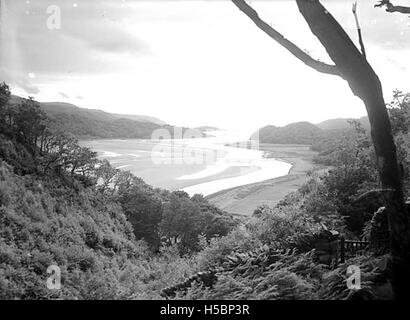 Le lac Bala et l'estuaire de Mawddach sont situés à Gwynedd, au pays de Galles. Cette région est connue pour sa beauté pittoresque, offrant une vue sur l'eau et les paysages environnants, populaire pour les activités de plein air. Banque D'Images