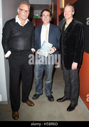 (L-R) Kevin Costner, Jon Baird et Rick Ross parle assister à Los Angeles 'Une soirée avec Kevin Costner Jon Baird et Rick Ross discutent de leur roman, l'Explorer's Guild' à Ann et Jerry Moss Theatre à New Roads School le 28 octobre 2015 à Santa Banque D'Images