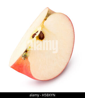 Tranche de pomme rouge isolé sur fond blanc. Banque D'Images