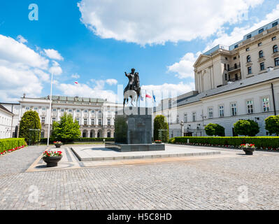 Varsovie, Pologne - 3 juin 2016 - Palais présidentiel à Varsovie, en Pologne, lors d'une journée ensoleillée avec ciel bleu au-dessus. Banque D'Images