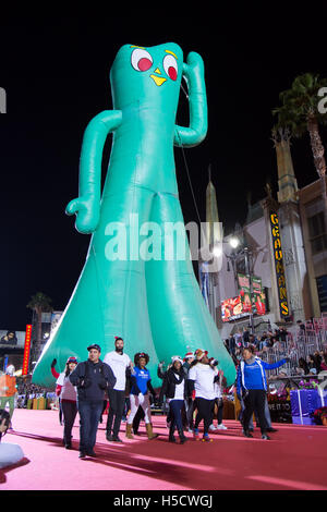 Gumby bulle dans le 84e congrès annuel de l'Hollywood Parade de Noël "La Magie de Noël" - Marine avec Toys for Tots Foundation le 29 novembre 2015 à Hollywood, Californie, USA Banque D'Images