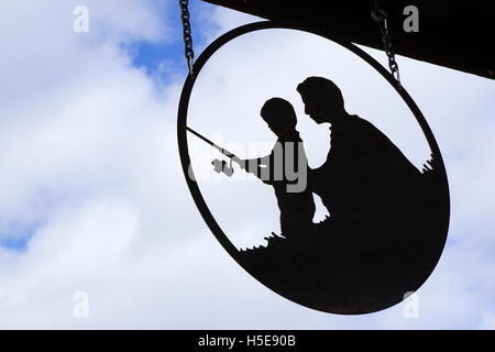 Silhouettes de pêche père et fils Banque D'Images