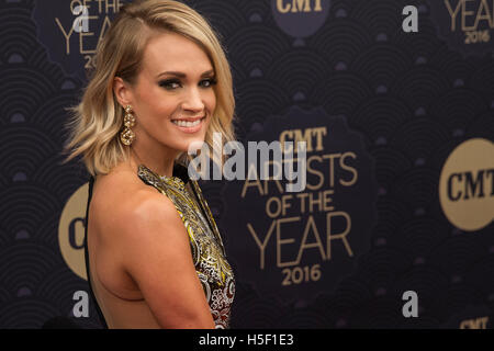 Nashville, USA. 19 Oct, 2016. Carrie Underwood arrive à la CMT Artistes de l'année Tapis Rouge. Crédit : l'accès Photo/Alamy Live News Banque D'Images