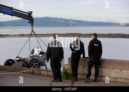 Edinburgh, Royaume-Uni. 20 octobre 2016. Vaste opération d'édimbourg comme deux voitures 'par accident' mur et plonger dans la mer en Édimbourg. Pako Mera/Alamy Live News Banque D'Images