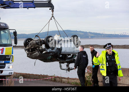 Edinburgh, Royaume-Uni. 20 octobre 2016. Vaste opération d'édimbourg comme deux voitures 'par accident' mur et plonger dans la mer en Édimbourg. Pako Mera/Alamy Live News Banque D'Images