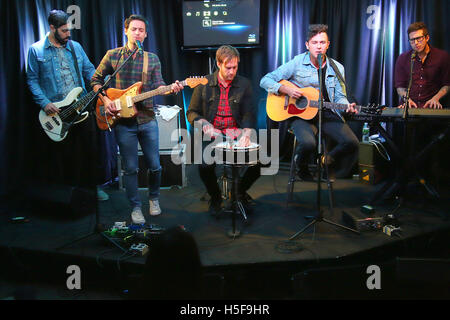 Bala Cynwyd, PA, USA. 20 Oct, 2016. Radio 104,5 Arkells visitez performance studio à Bala Cynwyd, PA Le 20 octobre 2016 Credit : Star Shooter/media/Alamy Punch Live News Banque D'Images