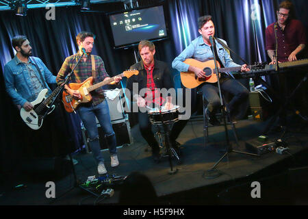 Bala Cynwyd, PA, USA. 20 Oct, 2016. Radio 104,5 Arkells visitez performance studio à Bala Cynwyd, PA Le 20 octobre 2016 Credit : Star Shooter/media/Alamy Punch Live News Banque D'Images