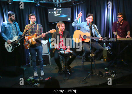 Bala Cynwyd, PA, USA. 20 Oct, 2016. Radio 104,5 Arkells visitez performance studio à Bala Cynwyd, PA Le 20 octobre 2016 Credit : Star Shooter/media/Alamy Punch Live News Banque D'Images