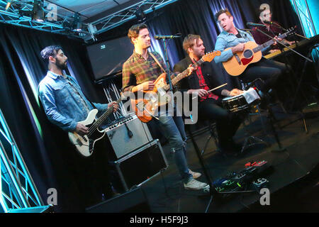 Bala Cynwyd, PA, USA. 20 Oct, 2016. Radio 104,5 Arkells visitez performance studio à Bala Cynwyd, PA Le 20 octobre 2016 Credit : Star Shooter/media/Alamy Punch Live News Banque D'Images