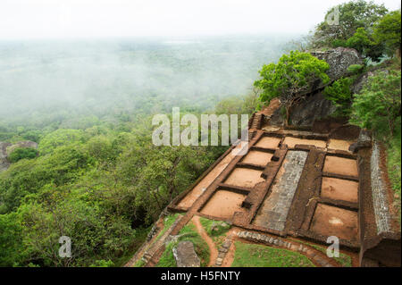 Des fouilles sur la forteresse de Sigiriya Rock (le Rocher du Lion), Sigiriya, Sri Lanka Banque D'Images