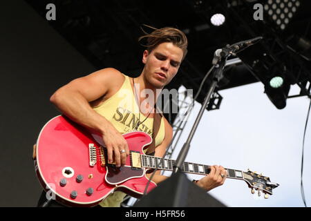 Jökull Júlíusson de Kaleo réalise à la vie est belle Music Festival Jour 3 Le 27 septembre 2015 à Las Vegas, Nevada. Banque D'Images